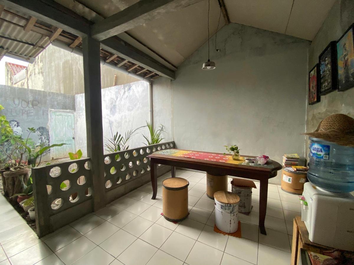 Reeneo Guesthouse Yogyakarta Exterior photo